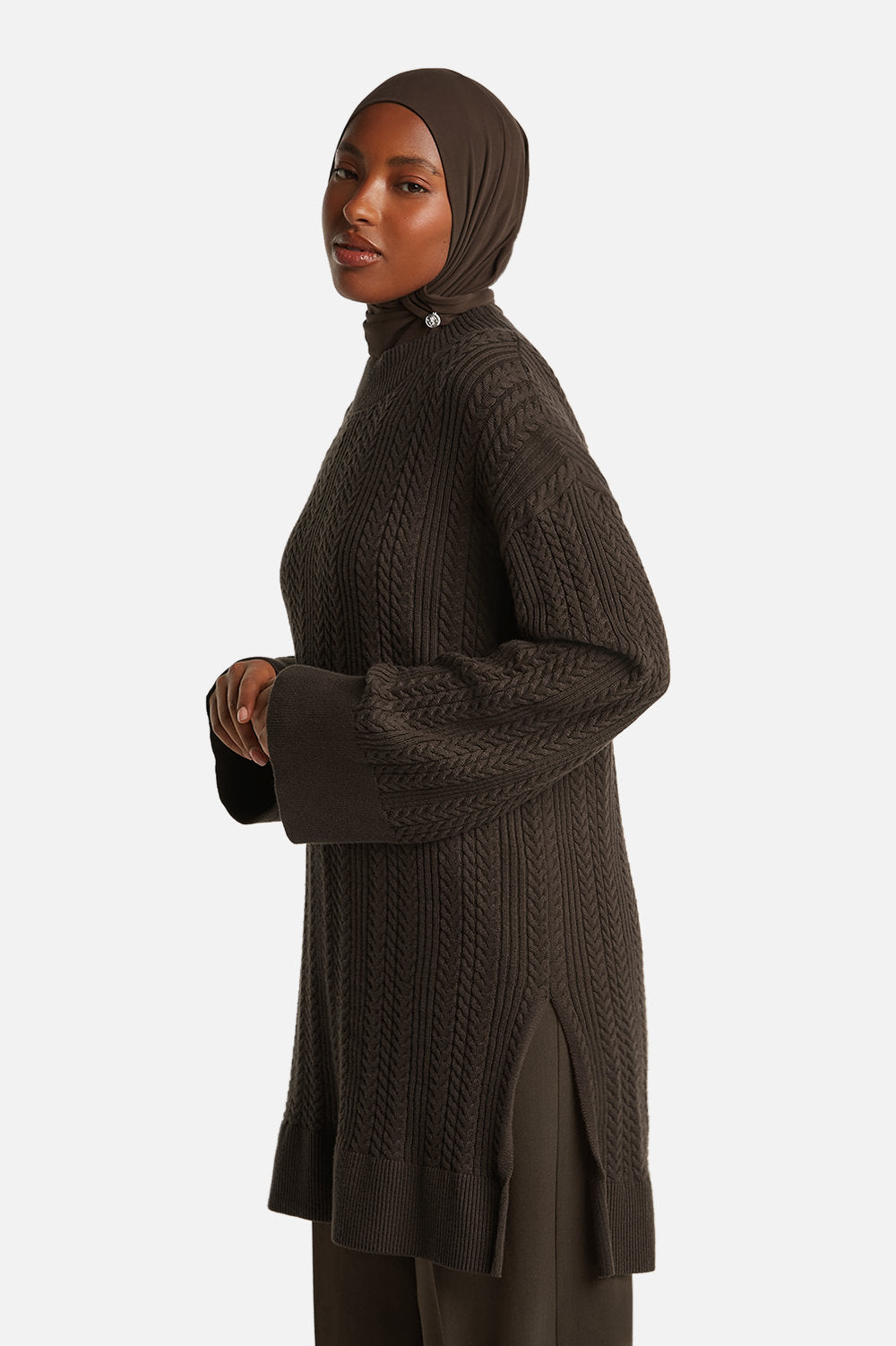 SOUKA CABLE SWEATER <span>DEEP BROWN</span>